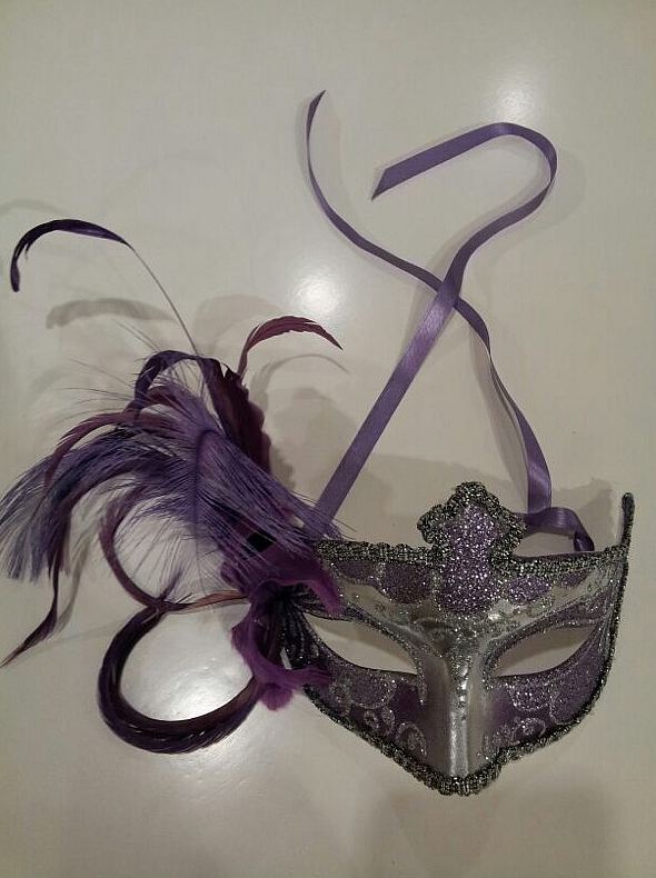 Annalyse Feathered Mask